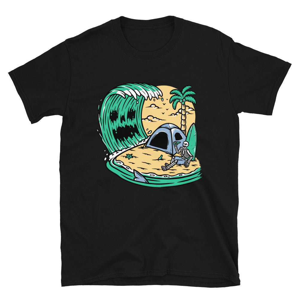 Totenkopf-Camping am Strand. Passgenaues Unisex-Softstyle-T-Shirt