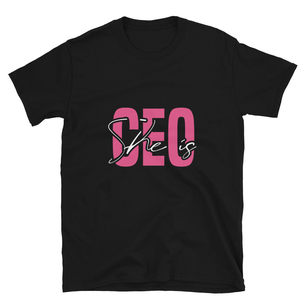 Sie ist CEO Fit Unisex Softstyle T-Shirt