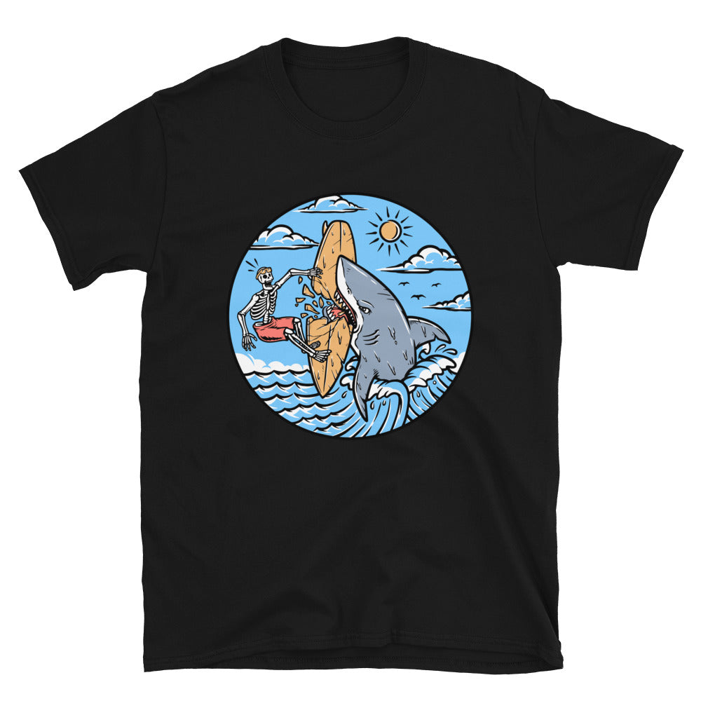 Skull surfer attacked by shark Fit Unisex Softstyle T-Shirt