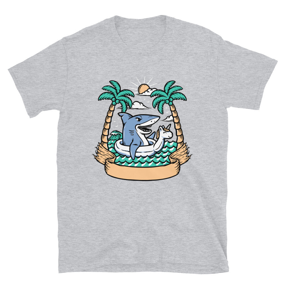 Tiburón relajándose en la playa Fit Unisex Softstyle Camiseta