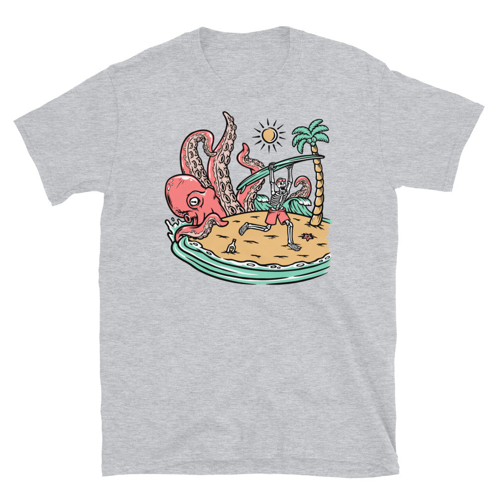 Octopus attack skull on beach Fit Unisex Softstyle T-Shirt