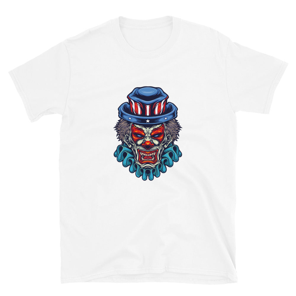 Gruseliger Clown mit Hut der amerikanischen Flagge. Unisex-Softstyle-T-Shirt