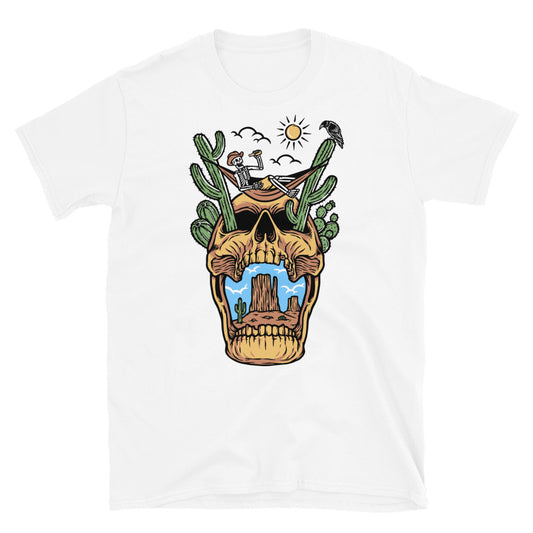 Calavera relajándose en el desierto Fit Camiseta unisex Softstyle