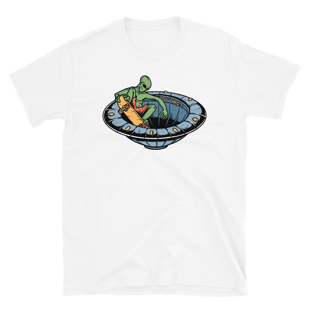 Alien Skateboarder in UFO - Fit Unisex Softstyle T-Shirt